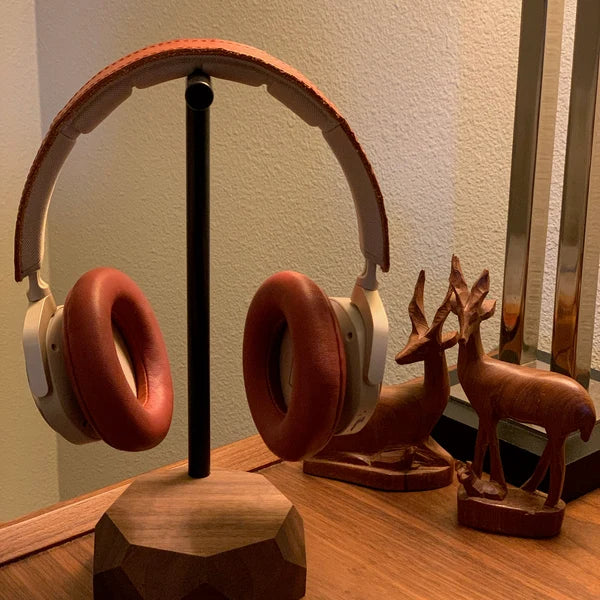 Support Casque Artisanal en Bois Massif